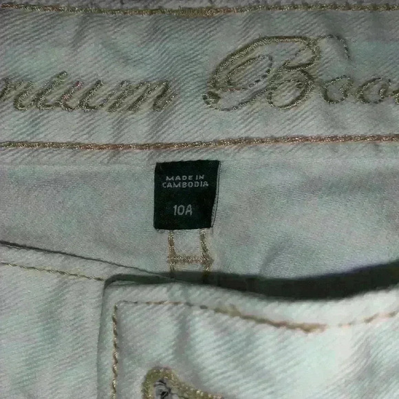 Gap Flare Mid-Rise White Jeans - Picture 4 of 8